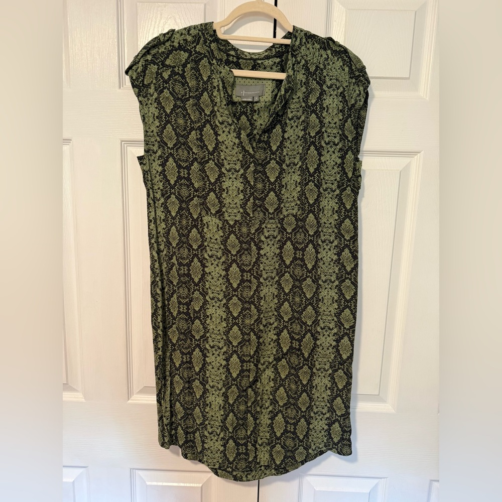 Black and green Anthropologie shift dress
